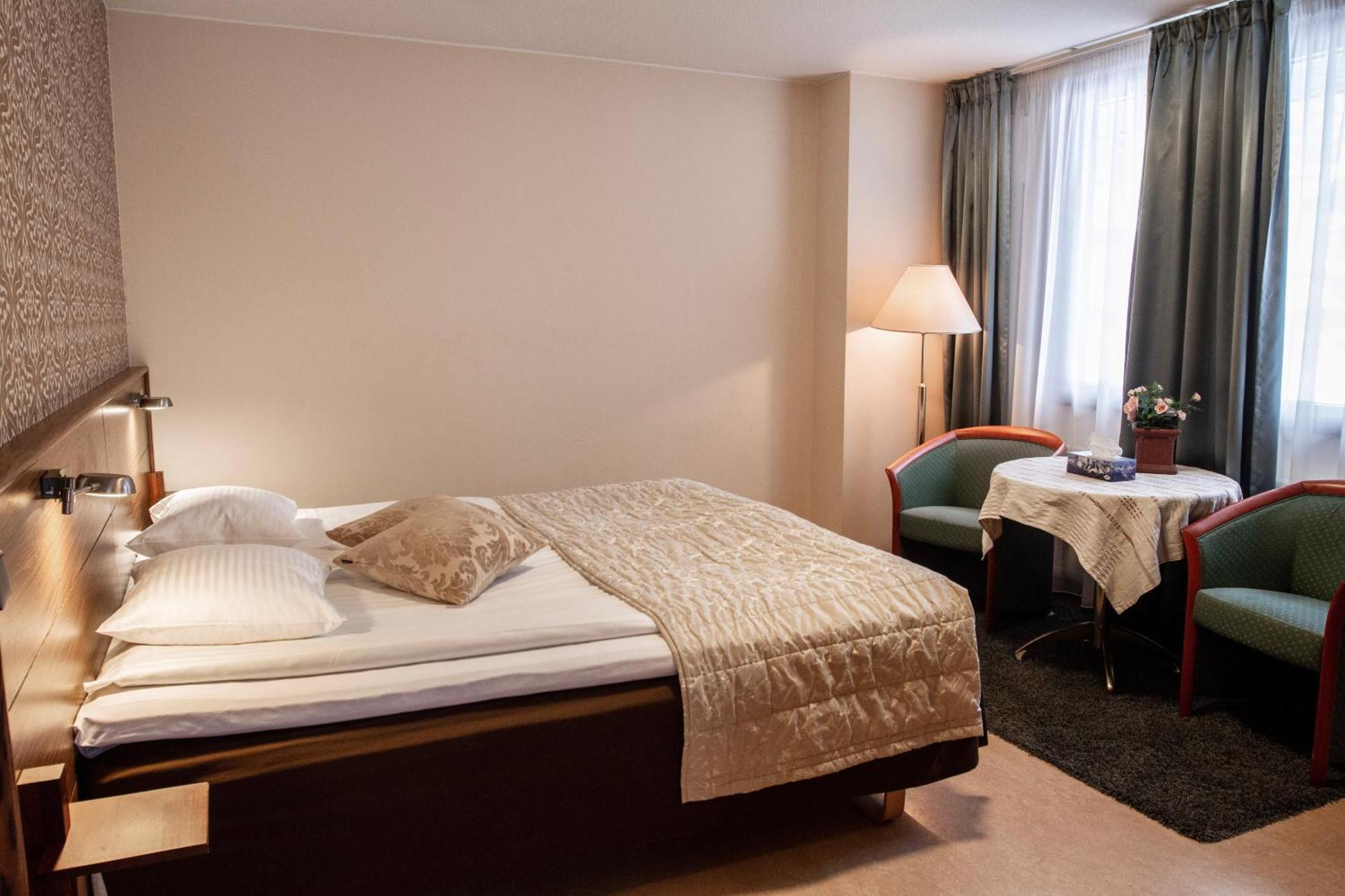 Hotel Fjalar Salo  Rum bild